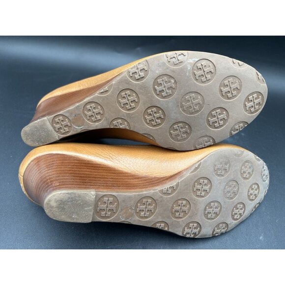 Tory Burch Sally Tan Leather Wedge Heels Gold Metal Logo Women’s Size 9M - Picture 9 of 12